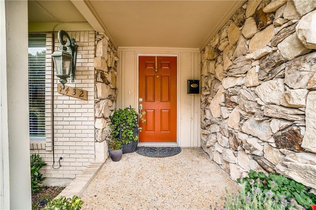 7432 Wellcrest Dr - Photo 3 of 25