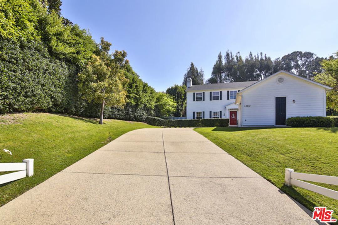 28910 Hampton Pl - Photo 2 of 22