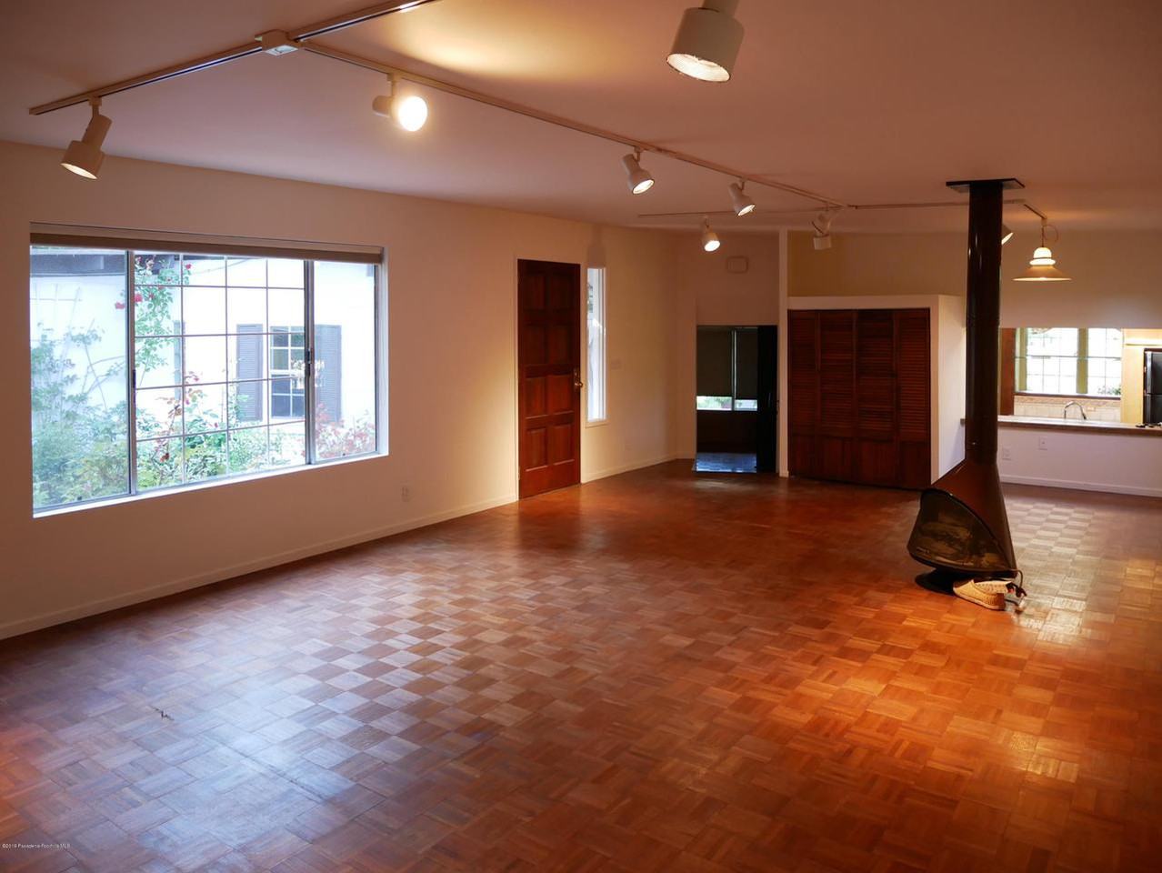 710 W Holly St - Photo 3 of 25