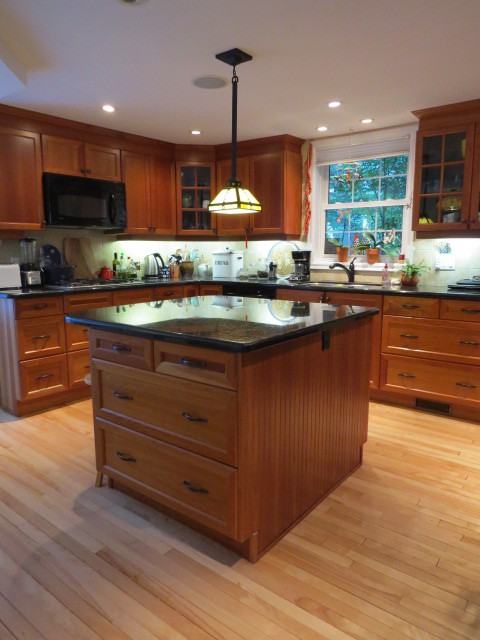 508 Tweedsmuir Avenue, Ottawa, ON K1Z 5N9 3 Bedroom House for 3,000