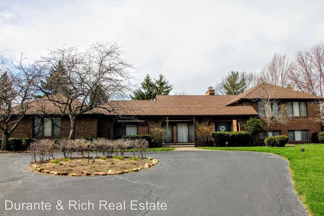 21725 W Hilandale Ct - Photo 2 of 16