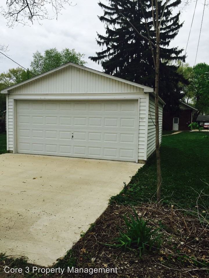 1821 S Douglas Ave - Photo 2 of 4