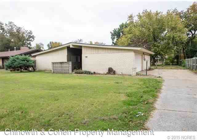 1928 E 55th Pl - Photo 2 of 17