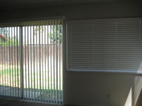 9509 Hermitage Ln - Photo 3 of 6