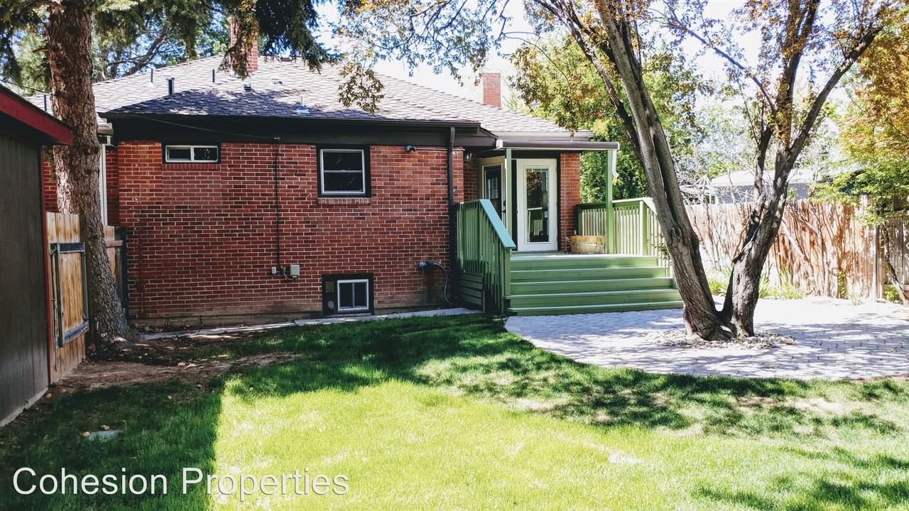 1004 Balsam St - Photo 3 of 21