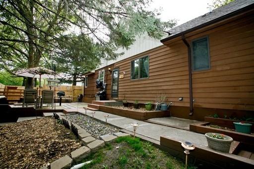 3528 Hampshire Ave N - Photo 2 of 10