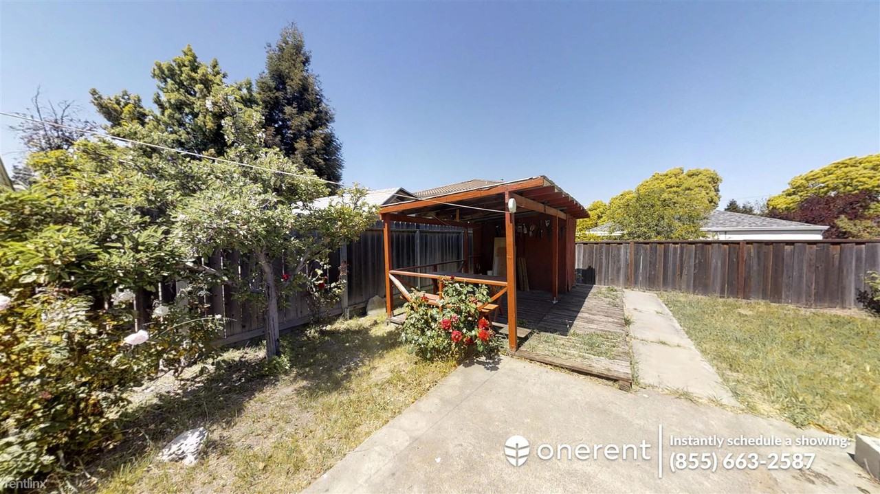 41290 Beatrice St - Photo 2 of 12