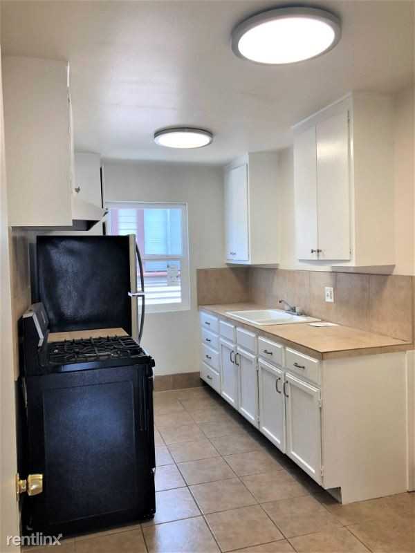 1513 Arlington Ave - Photo 3 of 9