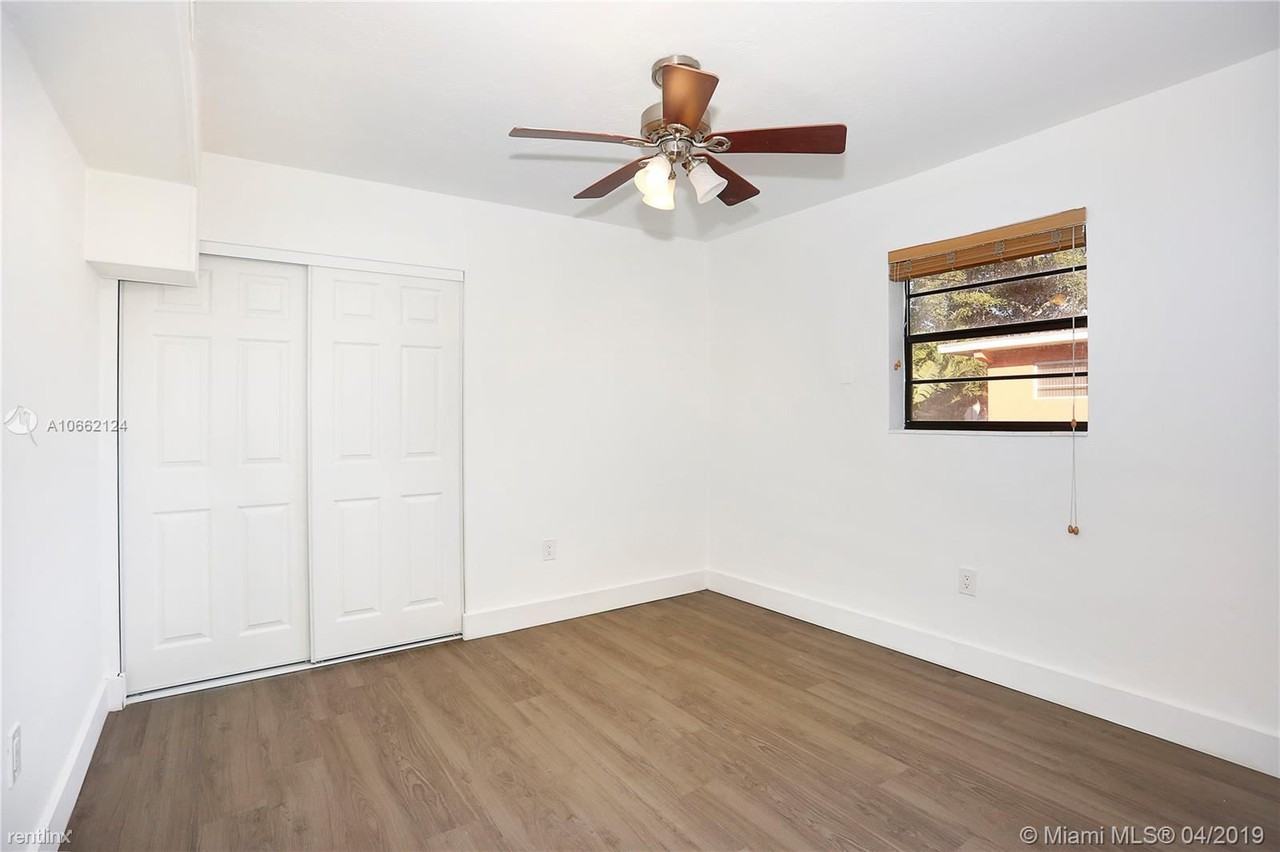 3240 Mary St - Photo 2 of 11