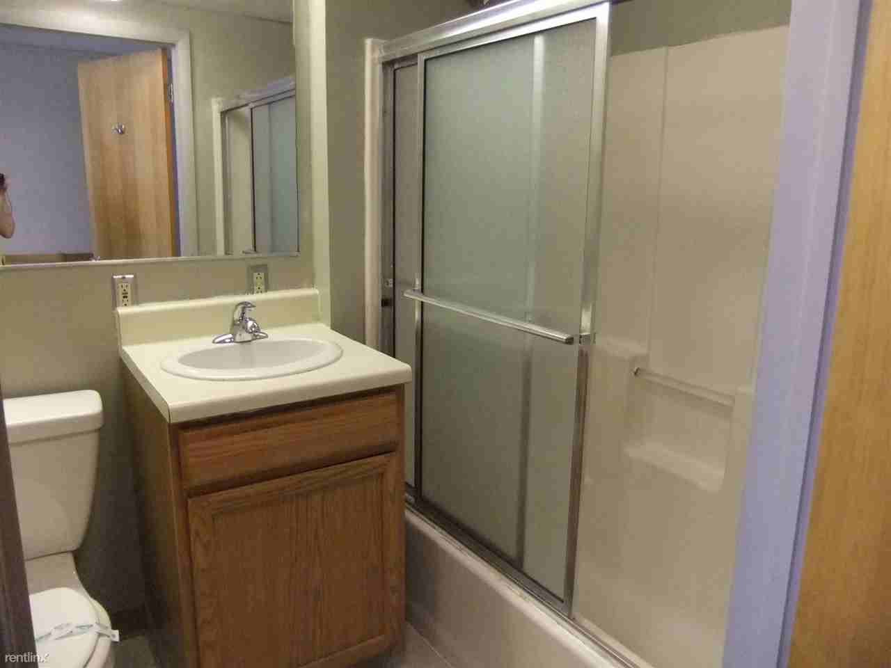 Individual Rooms Available in 6 bedroom Apartment in Collegetown! - Photo 3 of 14