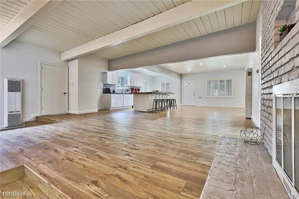 244 E Adams St - Photo 3 of 21