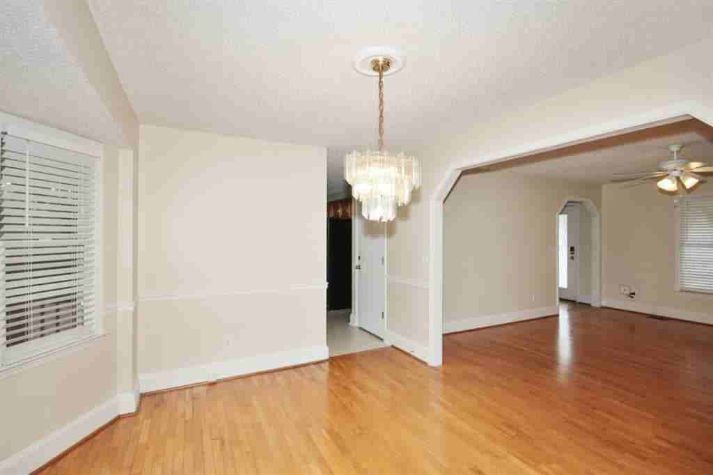 258 Victorian Cir - Photo 2 of 11