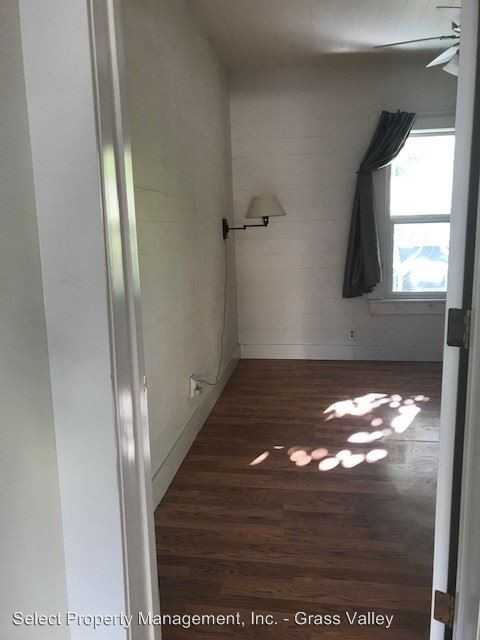 319 N Church St - Photo 3 of 15