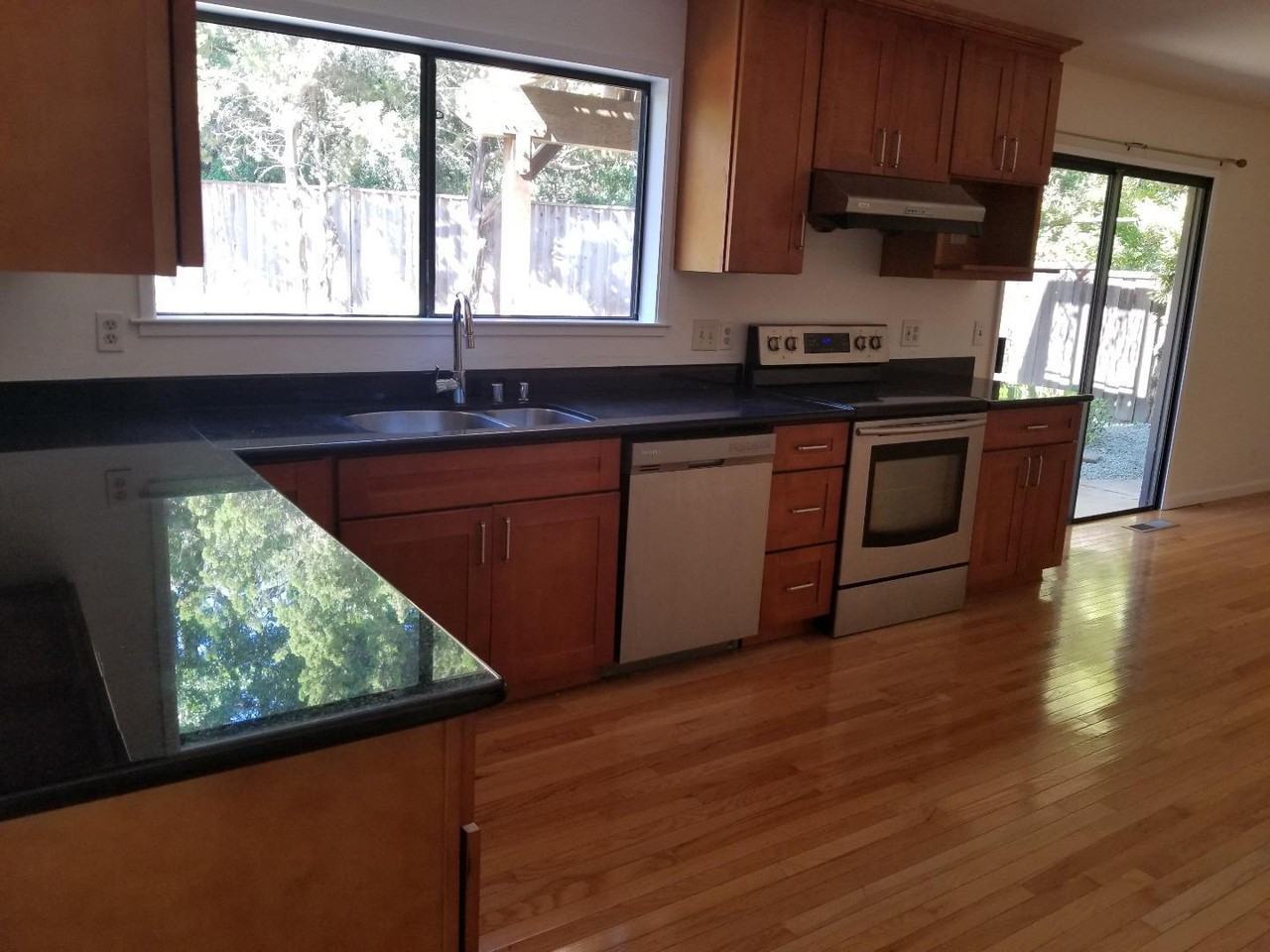 1050 McGregor Way - Photo 3 of 9