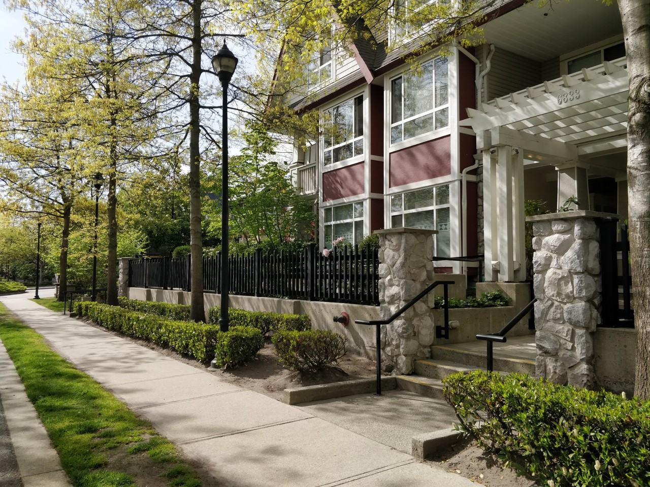6833 Village Green, Burnaby, BRITISH COLUMBIA V5E 4M6 2 Bedroom