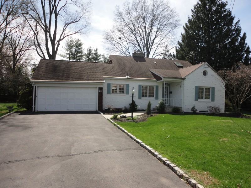 21 Locust Grove Dr - Photo 2 of 20