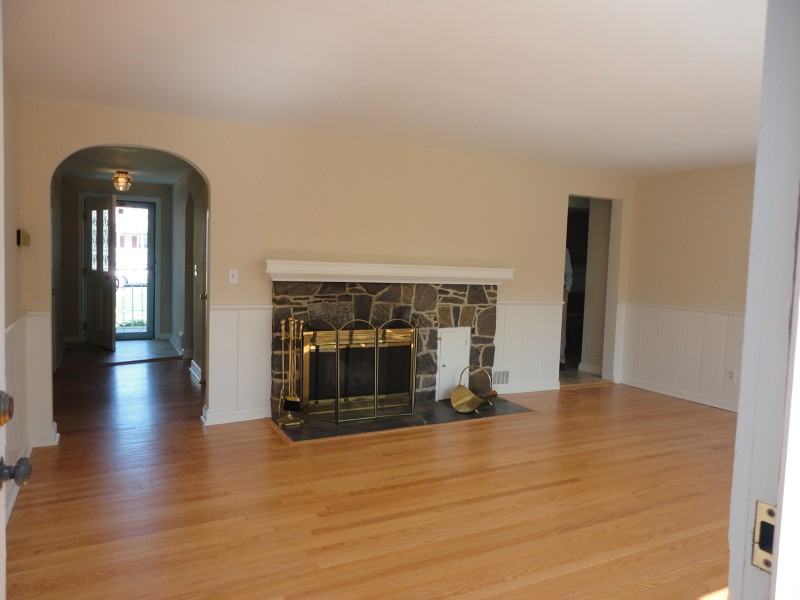 21 Locust Grove Dr - Photo 3 of 20