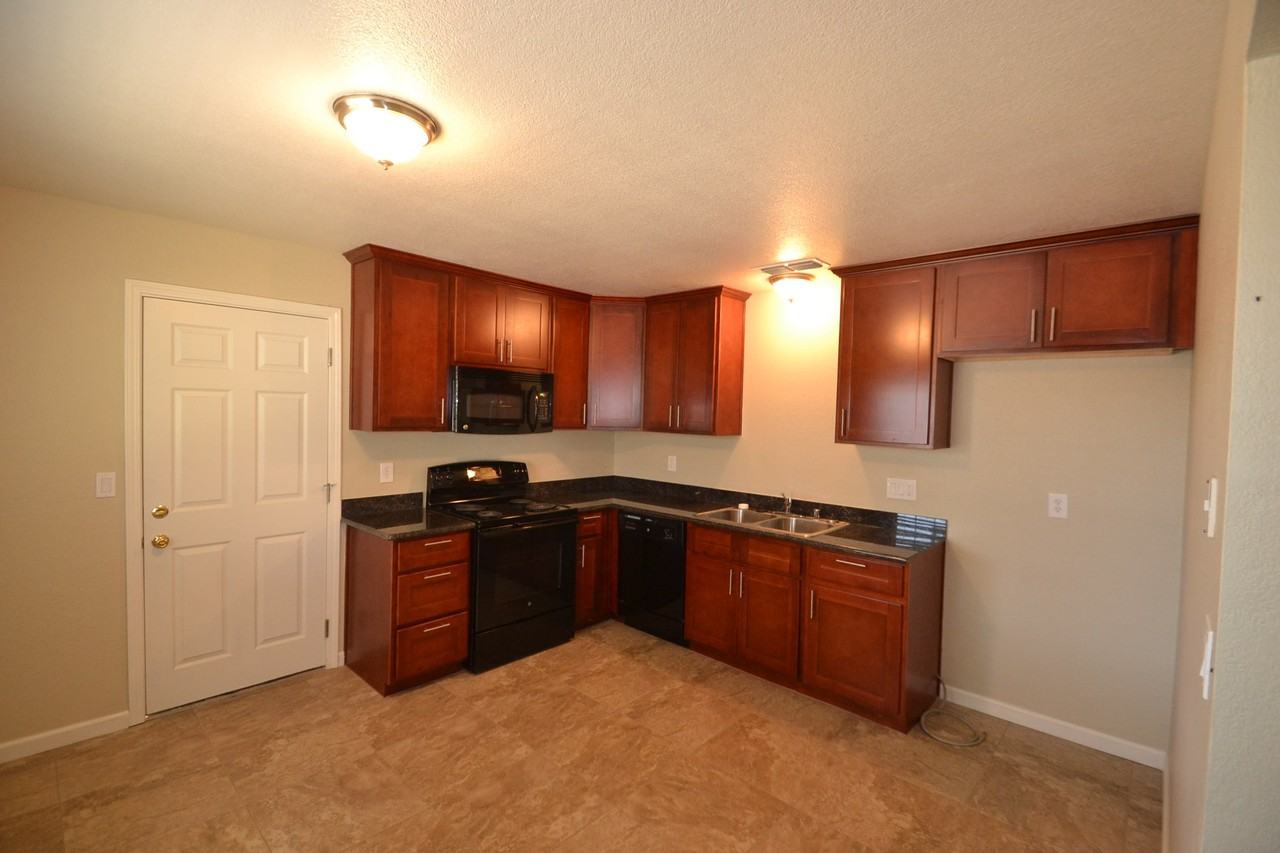 2353 Montana Way - Photo 2 of 9