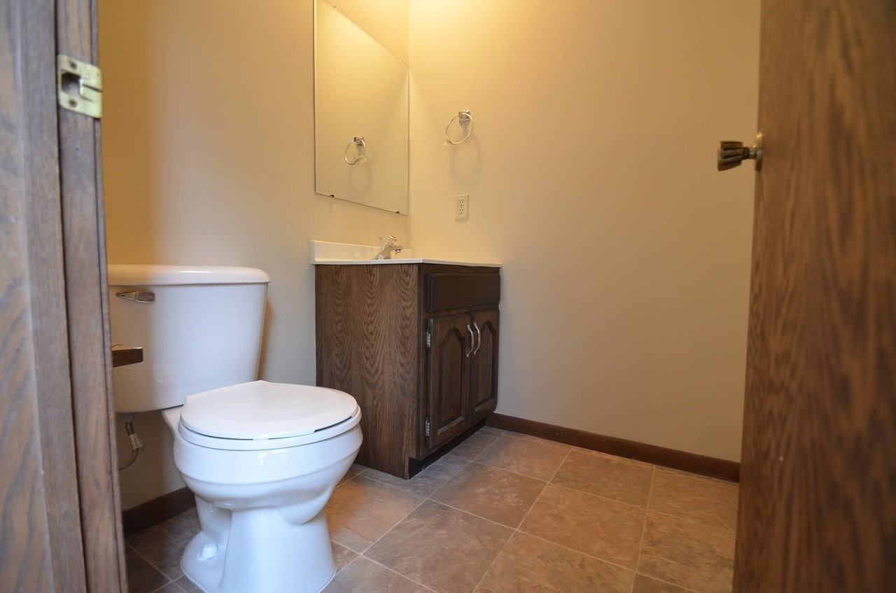 943 Pine View Ct - Photo 2 of 6