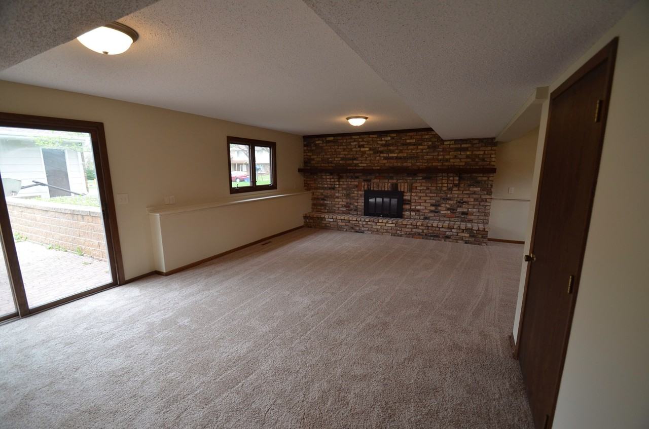 943 Pine View Ct - Photo 3 of 6