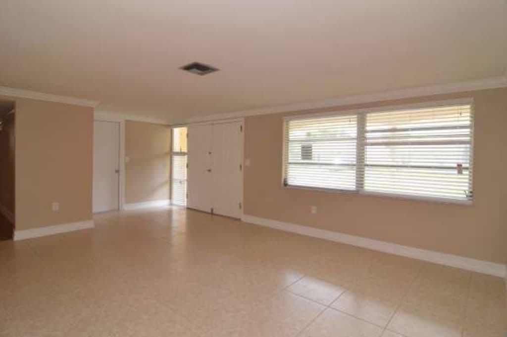 5028 Larch Ln - Photo 2 of 10