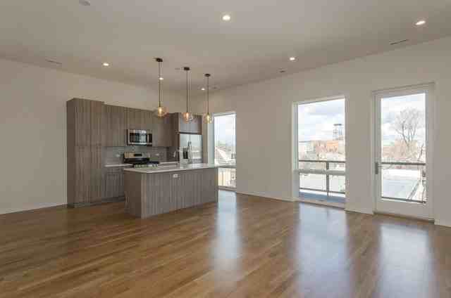 1728 W Division St #403 - Photo 2 of 27