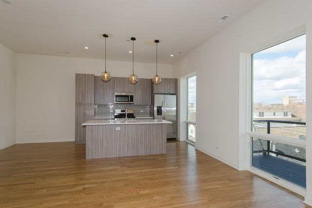 1728 W Division St #403 - Photo 3 of 27