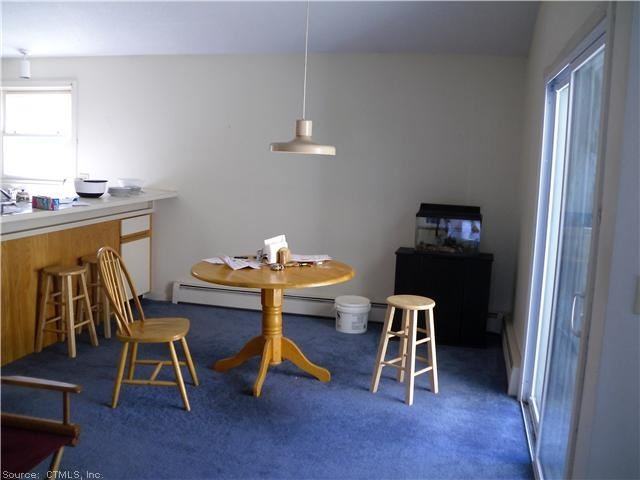 4 Old Oak Court - Photo 3 of 12