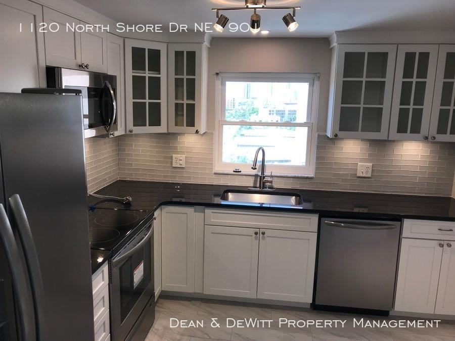 1120 N Shore Dr NE - Photo 3 of 13