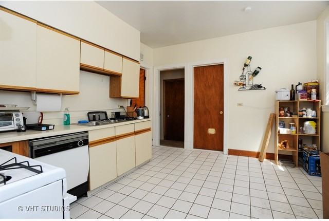 1222 W Diversey Pkwy - Photo 5 of 13