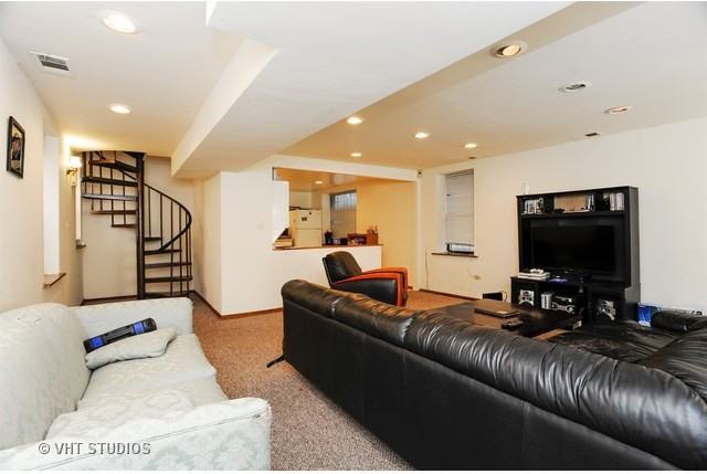 1222 W Diversey Pkwy - Photo 7 of 13
