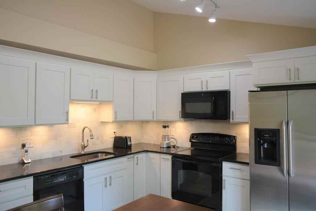 33 Larason Farm Rd - Photo 3 of 23