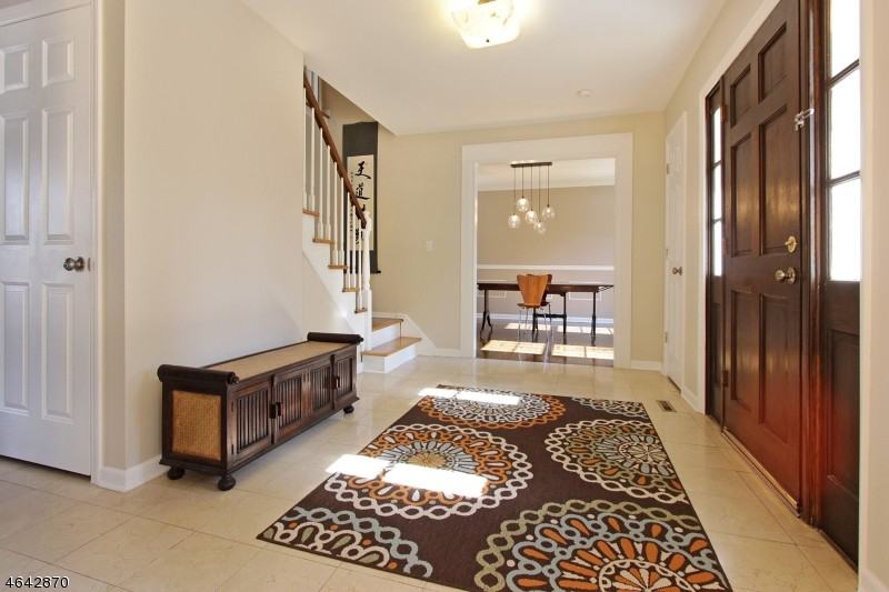 319 Roseland Ave - Photo 2 of 25