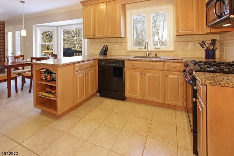 319 Roseland Ave - Photo 3 of 25