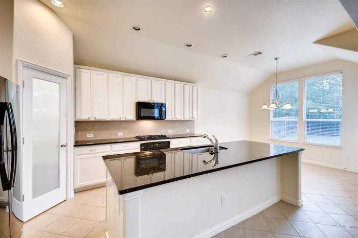 6301 Weaver Dr - Photo 3 of 17