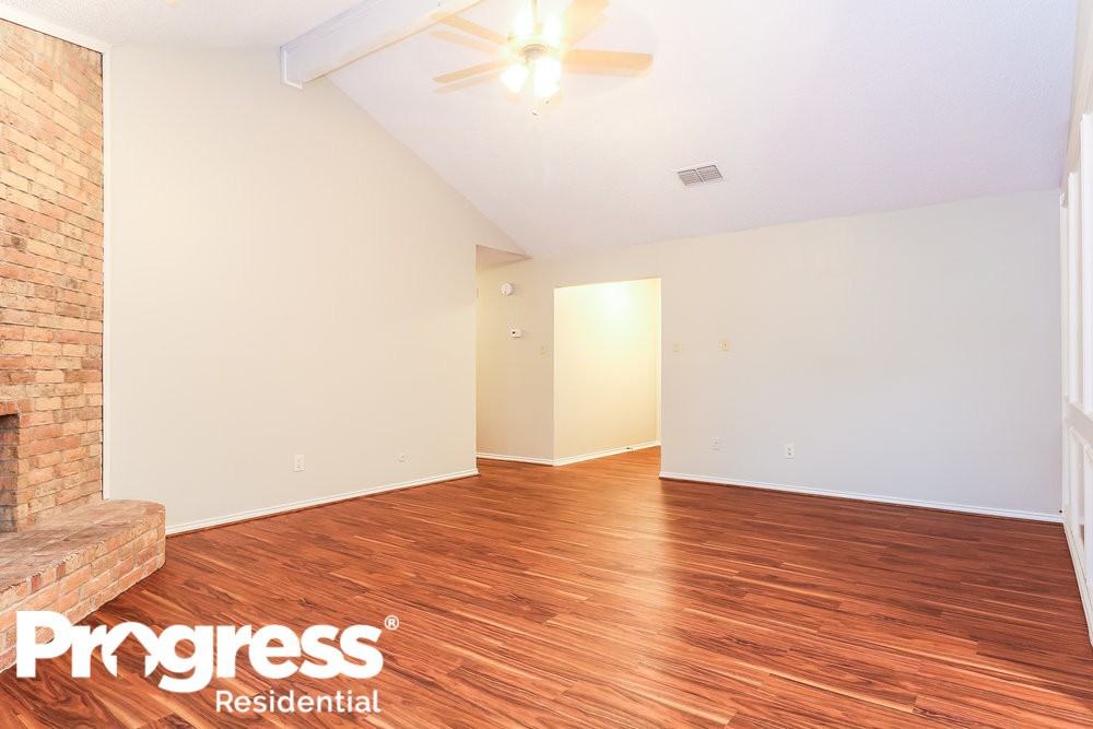 2913 Highlawn Ter - Photo 2 of 16