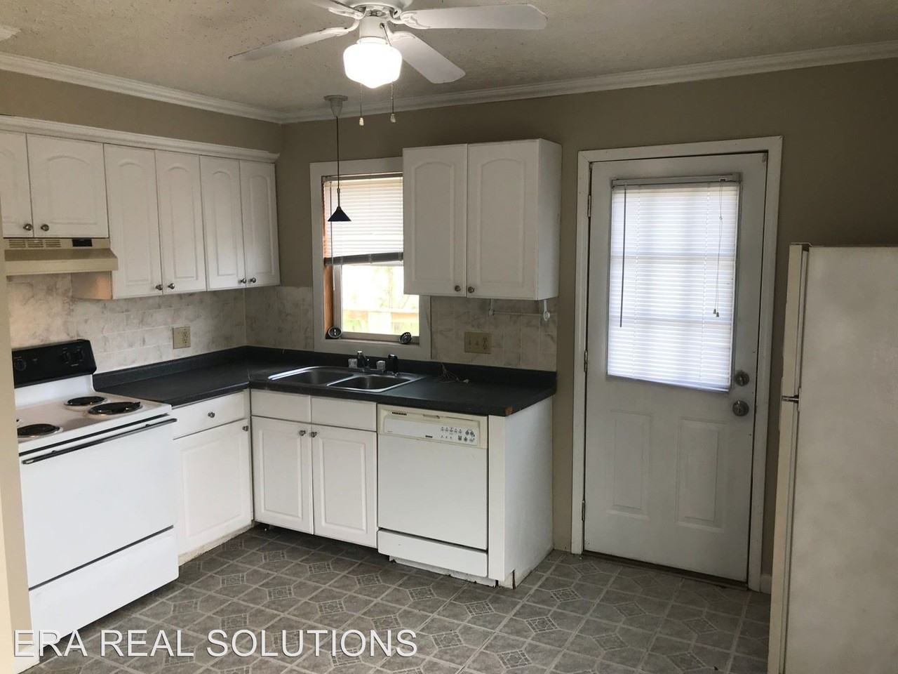 2086 Myrtle Ave - Photo 3 of 7