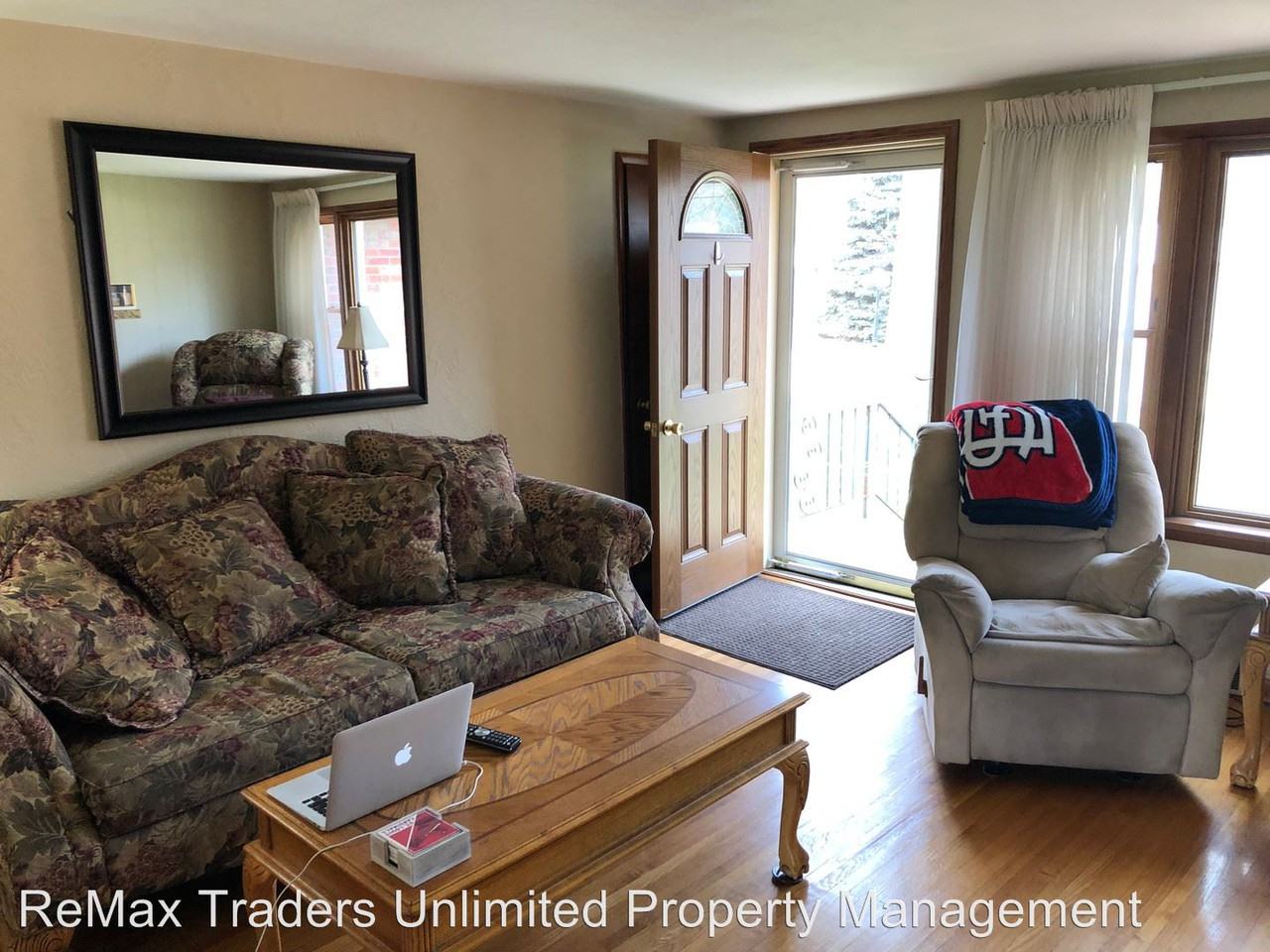 206 Twin Oaks Ct - Photo 3 of 8