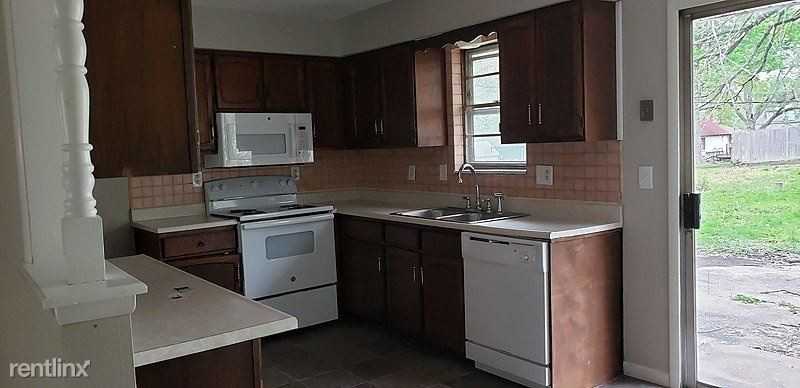 601 S Central St - Photo 3 of 10