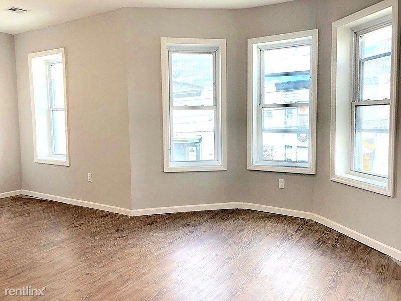 1401 27th St - Photo 2 of 4