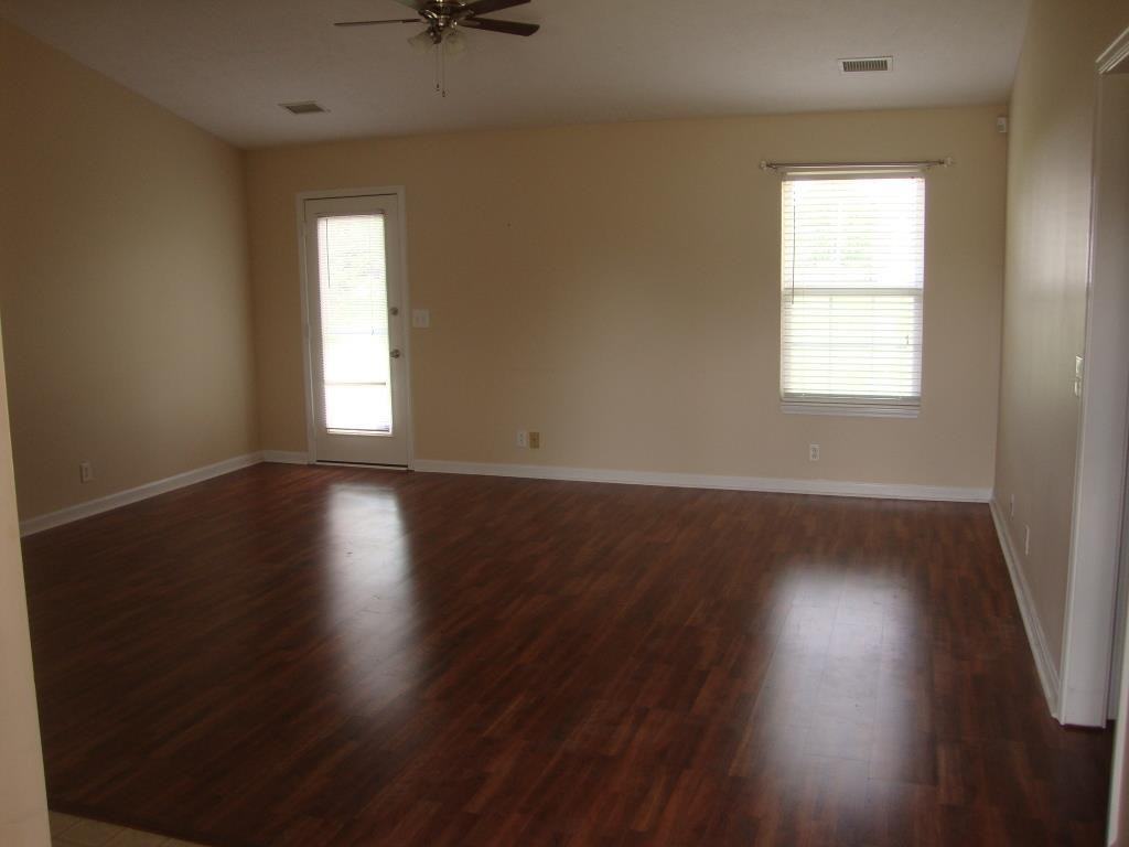 1138 Melvin Dr - Photo 2 of 11