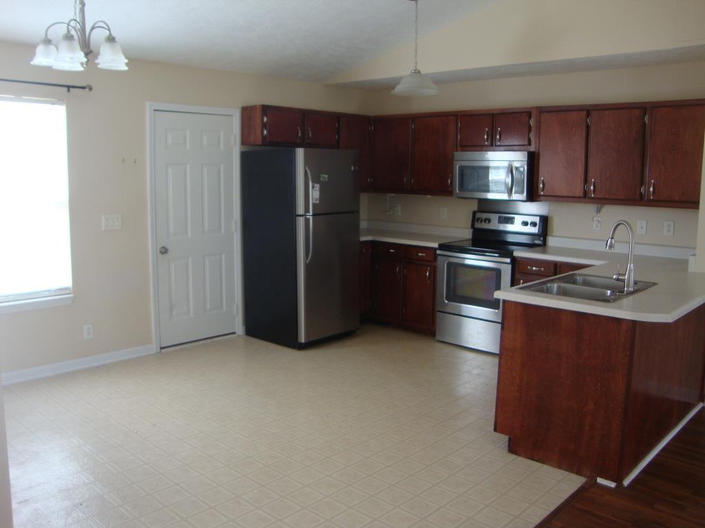 1138 Melvin Dr - Photo 3 of 11