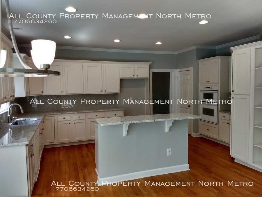 4204 Balmoral Glen Dr - Photo 3 of 36