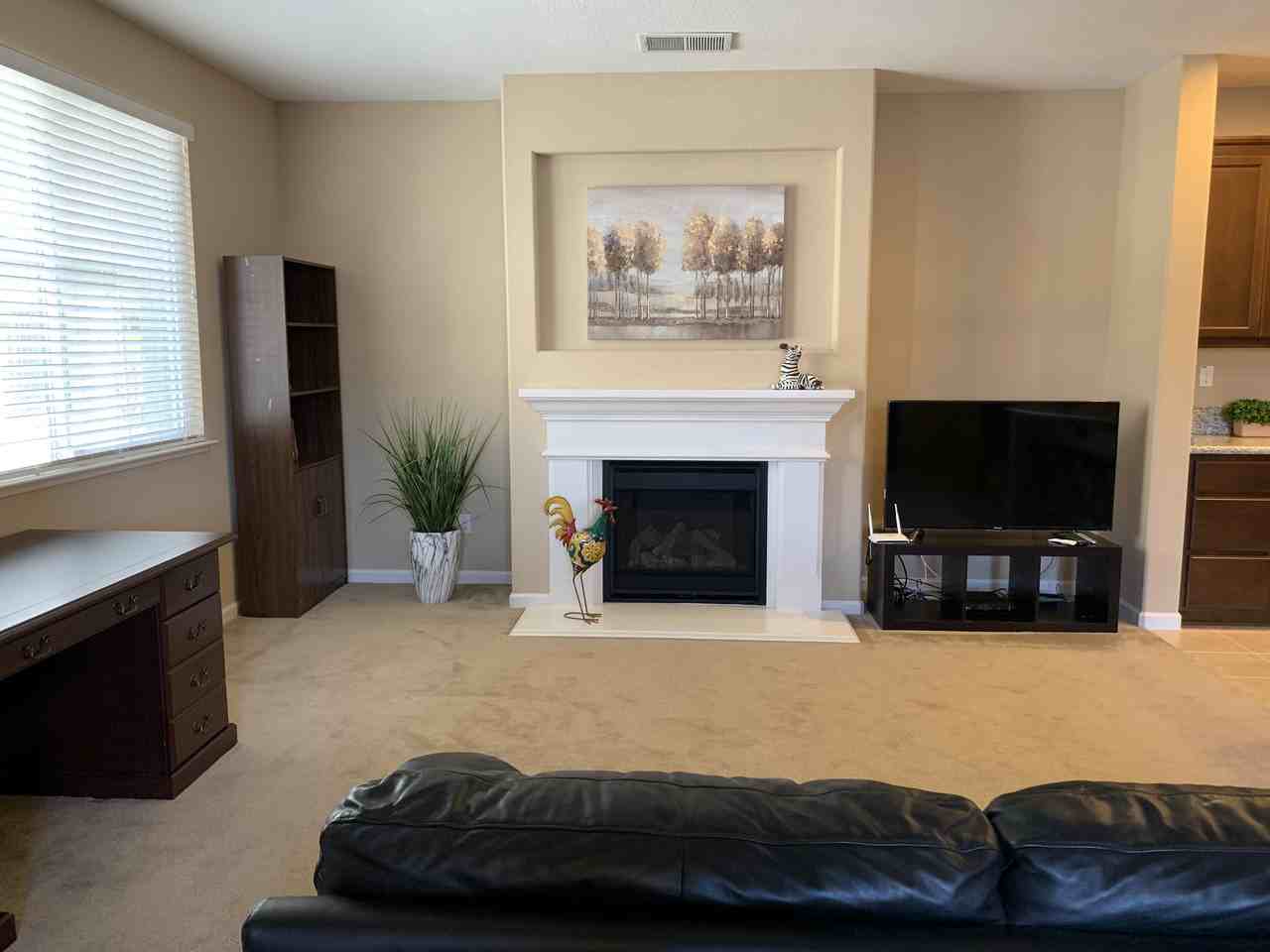 750 Surrey Court - Photo 2 of 22