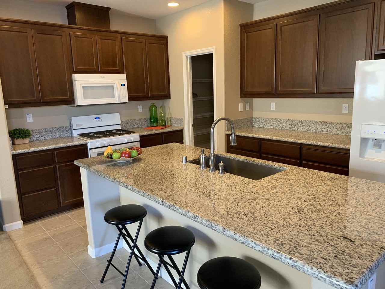 750 Surrey Court - Photo 5 of 22