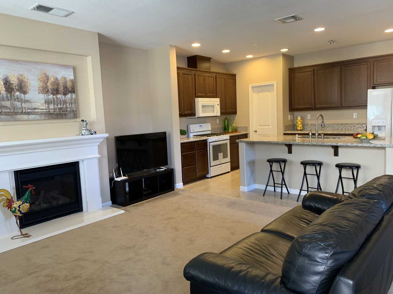 750 Surrey Court - Photo 4 of 22