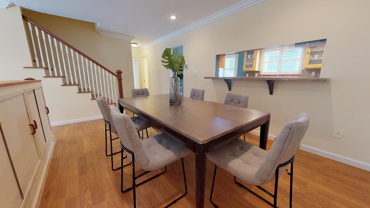 Stylish North Redondo Beach townhome with lovely yard - Photo 4 of 15