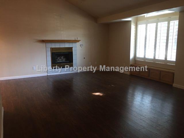 7193 N Ivanhoe Ave - Photo 2 of 14