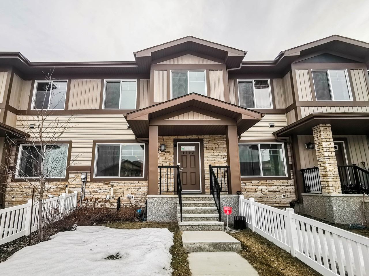 4352 Common Southwest, Edmonton, AB T6W 1A8 3 Bedroom House for