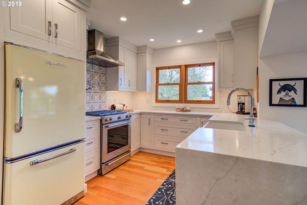 2240 SW Stephenson St - Photo 2 of 4